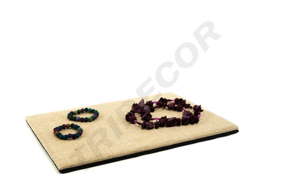 Base reversible para exposición de joyas de lino grueso o cuero sintético, con medidas de 40X30X1.5 CM