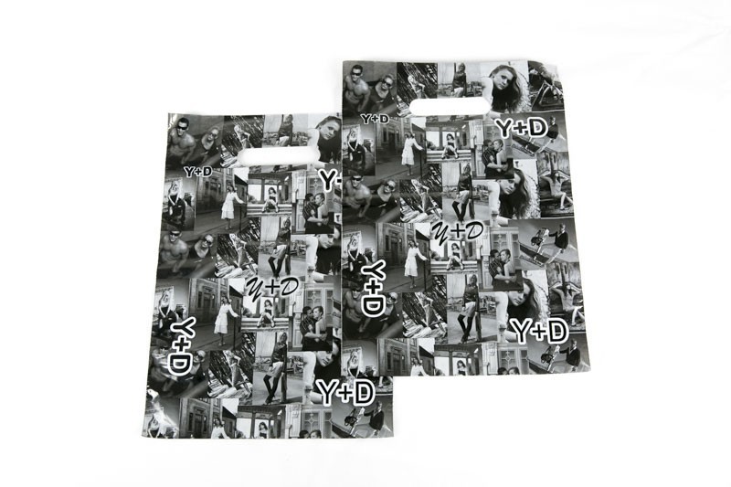 Bolsas de Plástico Negras y Blancas con Asas Reforzadas Troqueladas 45x35 cm - 100 Unidades