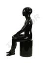 040855-maniquí-infantil-sentado-negro-brillo-8-años-tridecor