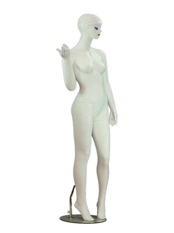 Maniquí femenino en blanco mate con pestañas azules y cabello esculpido