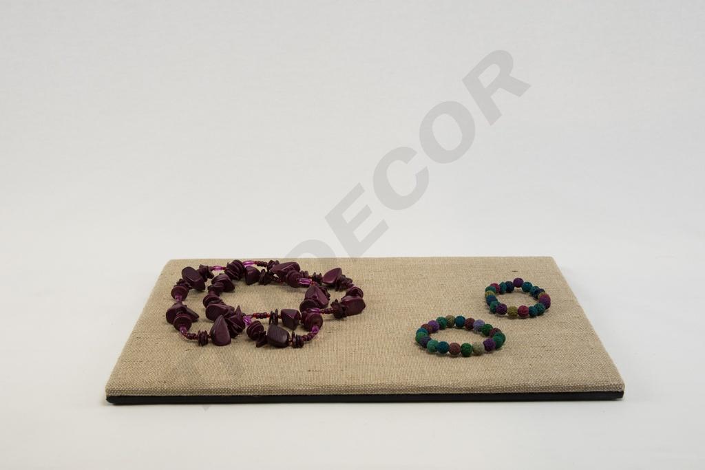 Base reversible para exposición de joyas de lino grueso o cuero sintético, con medidas de 40X30X1.5 CM