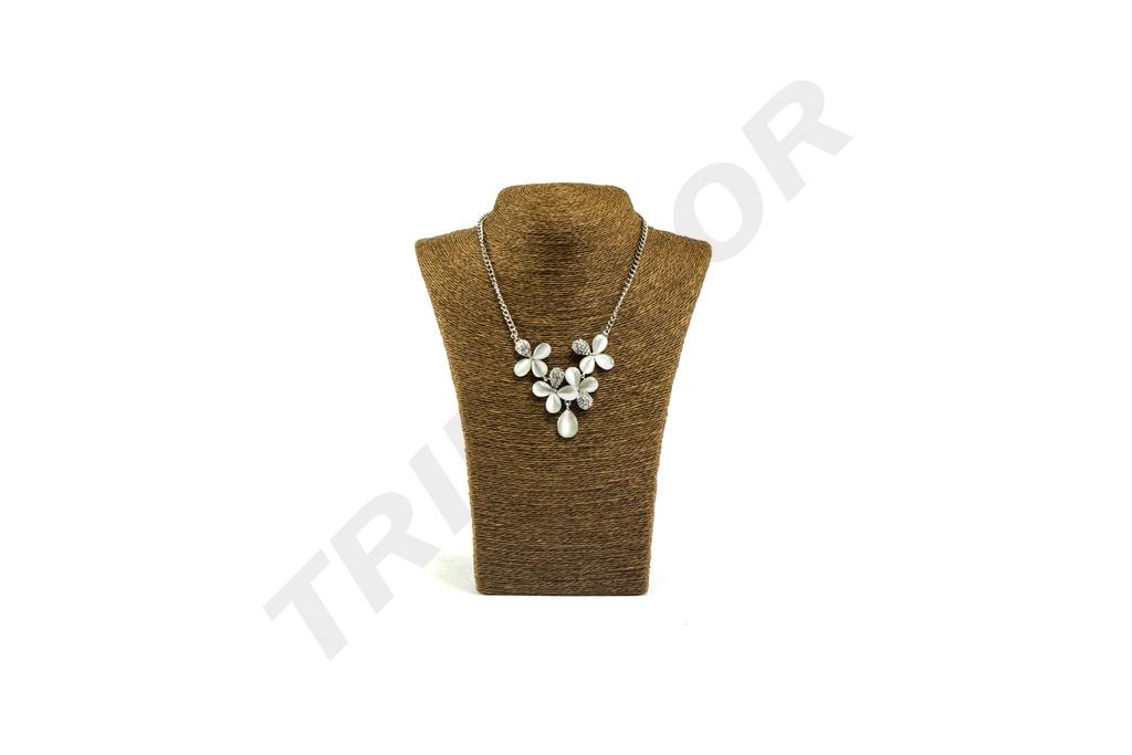 Expositor de collares cubierto con cuerda beige o marrón