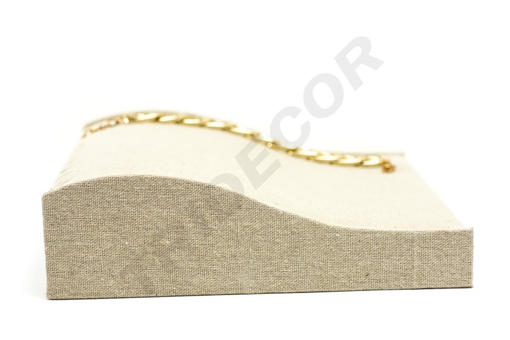 Bandeja curva, exposición de pulseras en tela de lino beige