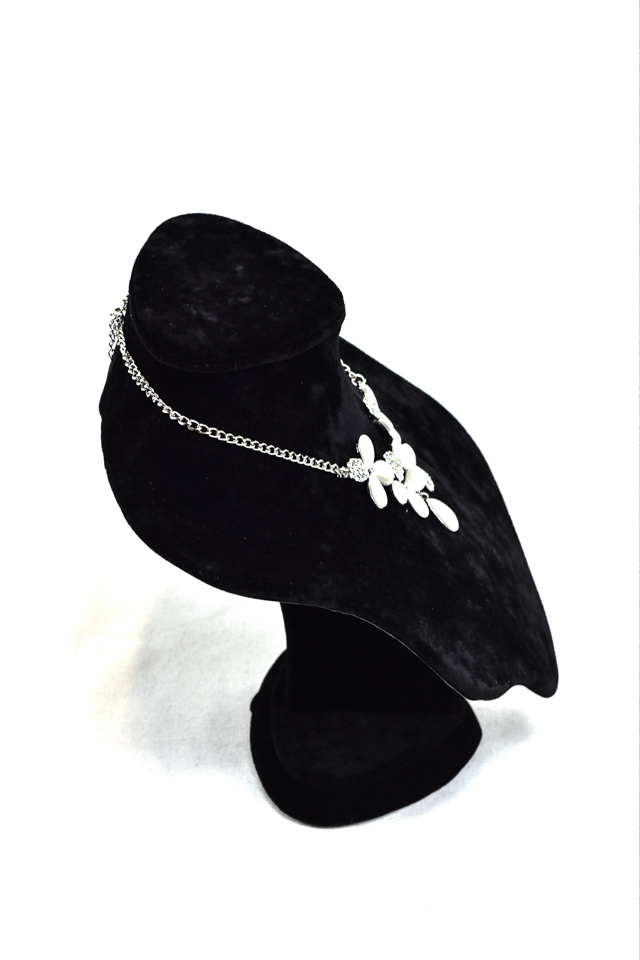 Exhibidor grande de collar de terciopelo negro