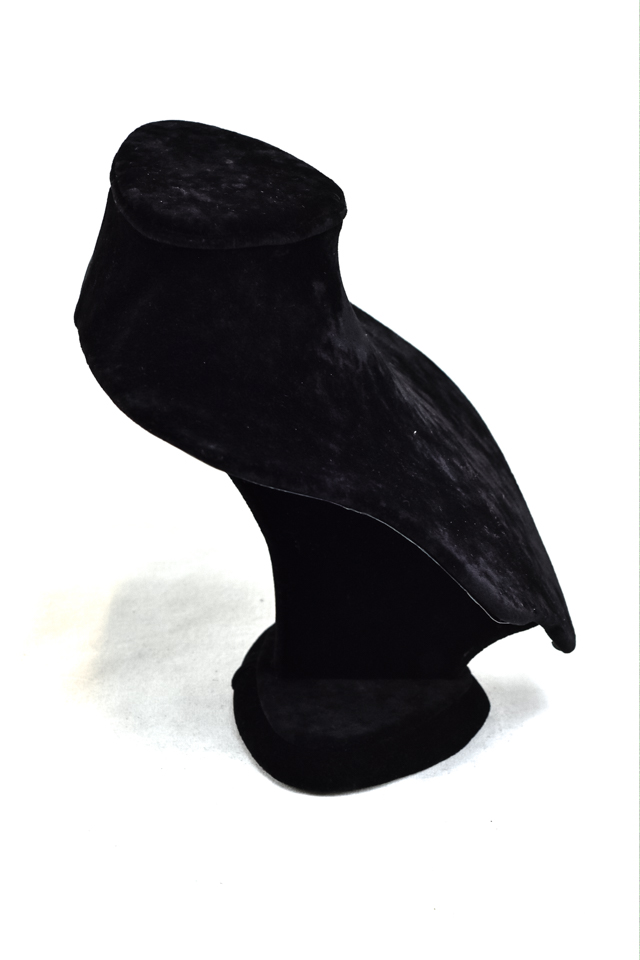 Exhibidor grande de collar de terciopelo negro