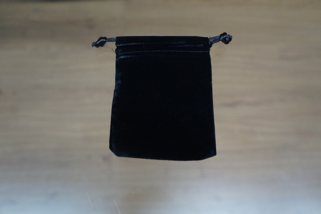 Bolsa Terciopelo Negro con Cordón 7X9cm 50U/Paq