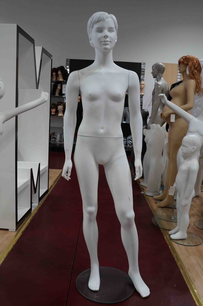 Maniquí de Adolescente Femenina Blanco Mate con Características Detalladas y Cabello