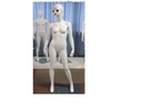 Maniquí femenino en blanco mate con pestañas azules y labios rojos