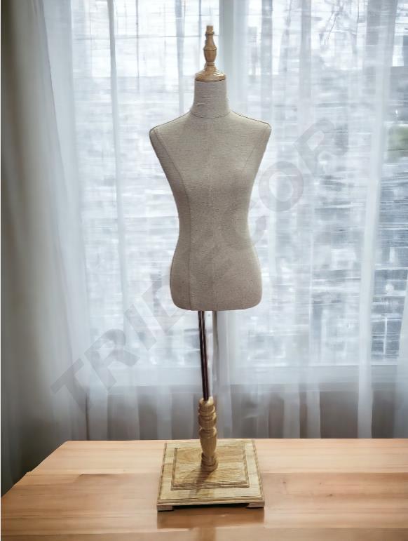 040899-Busto-de-mujer-en-tela-de-lino-madera-clara-tridecor