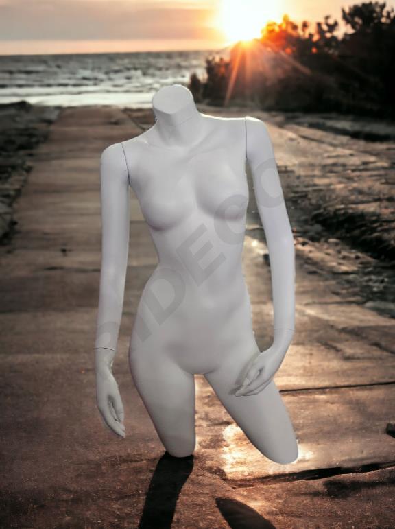 Busto de Mujer de Fibra Blanco Mate con Brazos