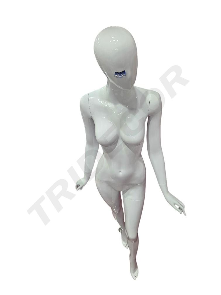 Maniquí femenino en blanco brillante sin cara con pestañas azules