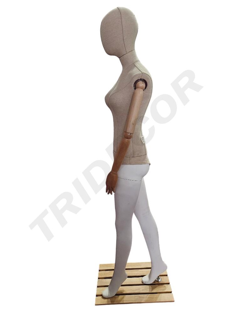 maniquí de mujer En Tela Con Brazos Articulados Y Base de madera Clara