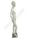 maniquí de mujer Sentada En Blanco Crema