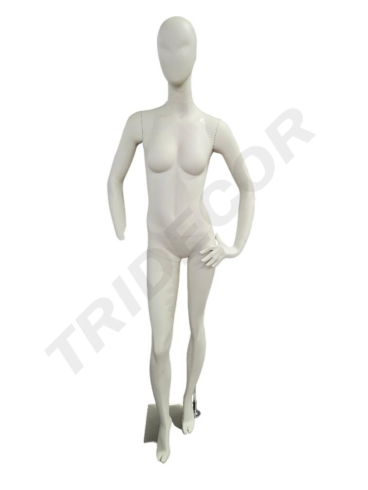 maniquí de mujer Sentada En Blanco Crema