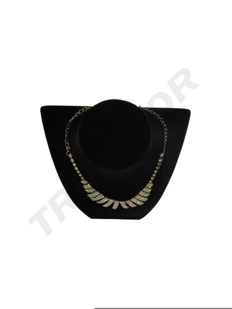 Expositor de Collares Mediano de Terciopelo Negro 