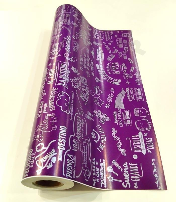 Rollo de papel de regalo morado con frases 62 cm