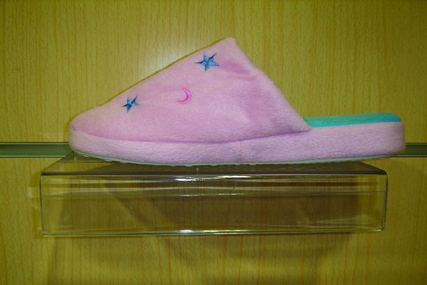 007023-Expositor-metacrilato-con-porta-precio-panel-de-lamas-tridecor