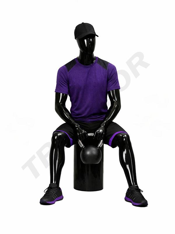 040279-Maniquí-hombre-sentado-negro-brillo-tridecor