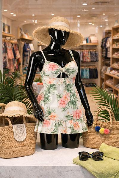 040342-Maniqui-busto-de-mujer-negro-brillo-con-cabeza-y-brazos-tridecor