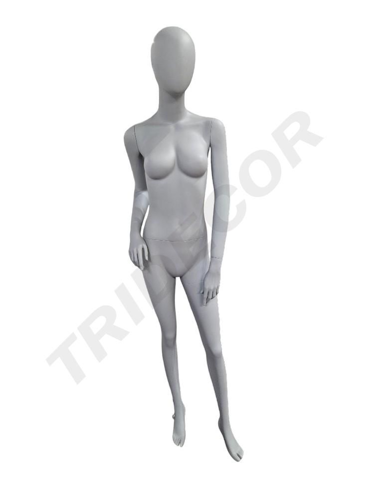 mannequin femme avec visage gris