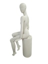 Mannequin femme assise en blanc crème