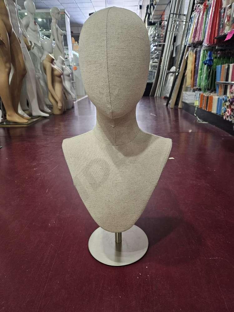 Busto de peito curto feminino com base de aço inoxidável