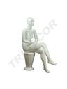 Mannequin femme assise en blanc brillant avec visage