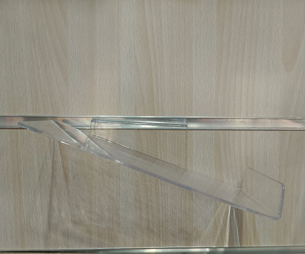 槽板亚克力下斜鞋托Calzado anclaje en lama de acrílico transparente