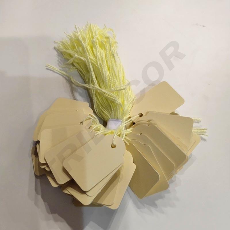 Etiqueta de fio amarelo retangular