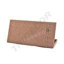 Esposizione orizzontale di braccialetti in lino marrone