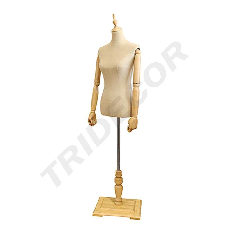 Busto de mujer articulado de tela y madera