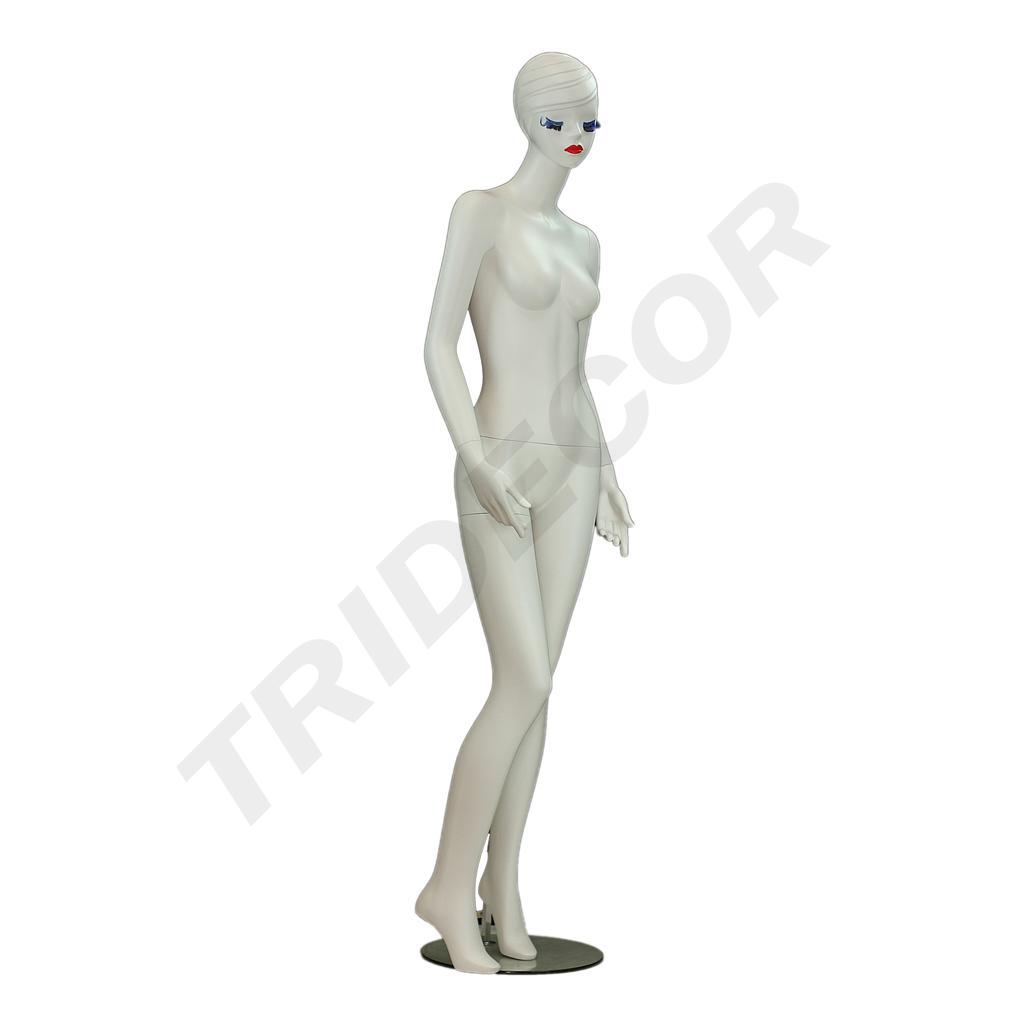 Mannequin féminin en fibre de verre blanc mat avec des cils bleus et des bios rouges