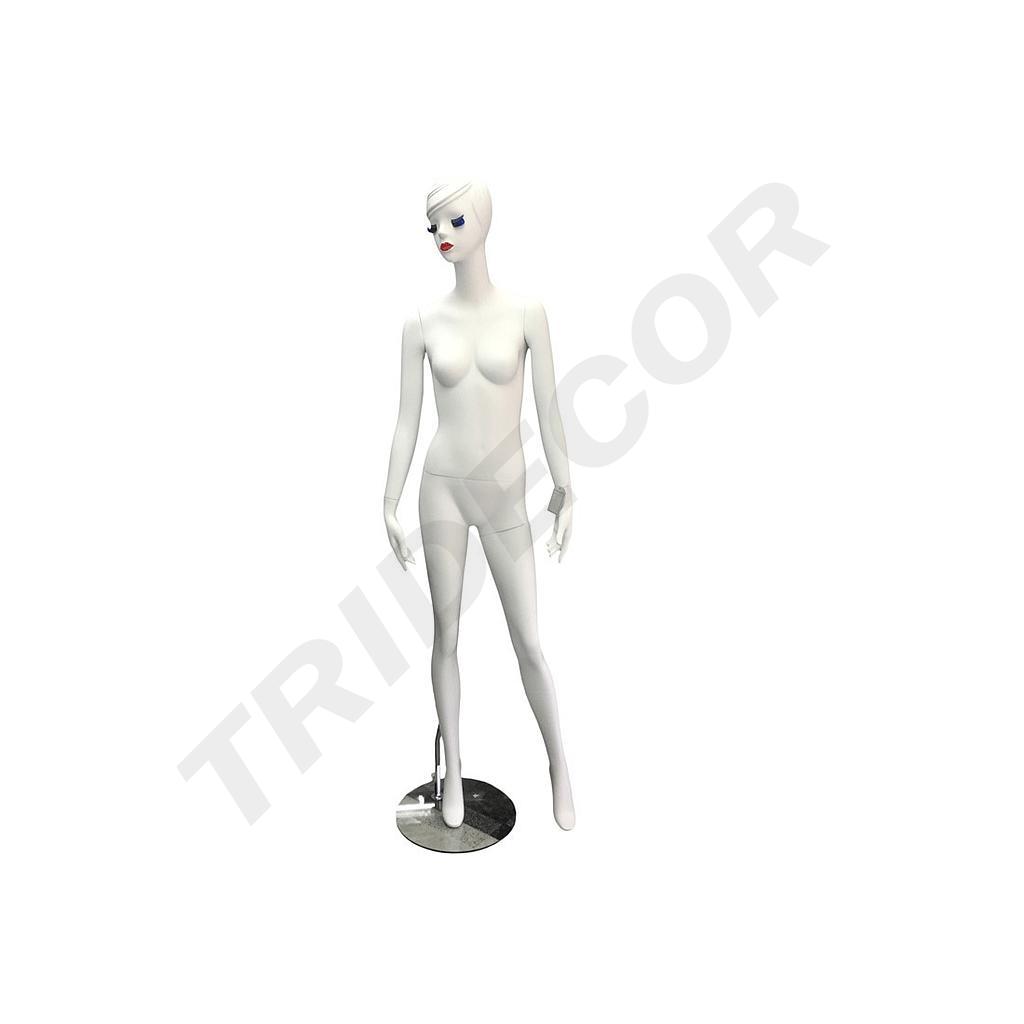 Manequim feminino em branco fosco com pestanas azuis e lábios vermelhos