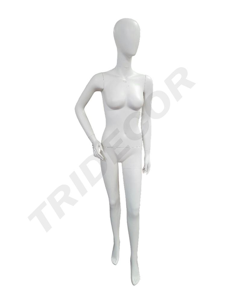 mannequin femme en blanc mat