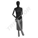 Maniquí De Mujer Sentada En Tela Negra Y Fibra Gris