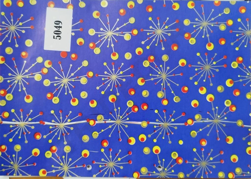 Disegno di carta da regalo rossa di diversi colori