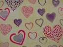 Papel de Regalo Fondo Amarillo Con Corazones 62CM 4 KG