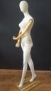 白麻包布女模垫脚款配底座 Lino Blanco Brazos Color Madera Base de Tablero Rayado.