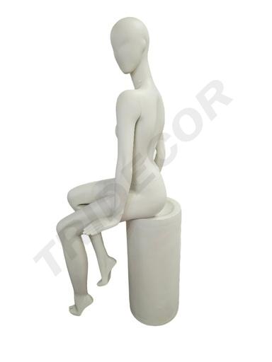 [041241] Maniquí De Mujer Sentada En Blanco Crema