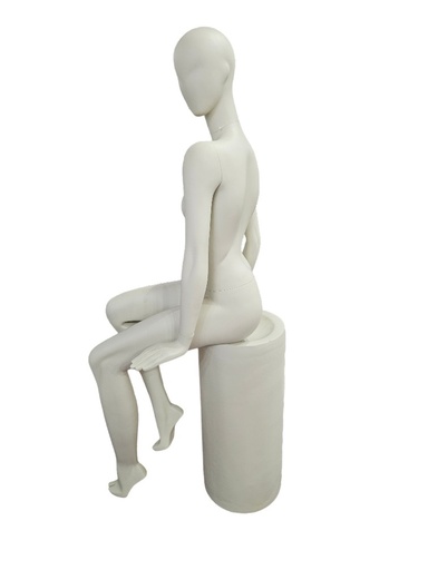 [041241] Mannequin femme assise en blanc crème