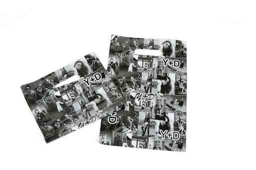 [010514] Plastic bags with die-cut handles 35X45 cm in black and white - 100 units